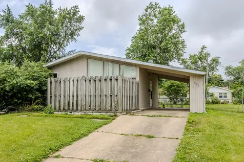901 Mayflower Avenue Bloomington IL 61701