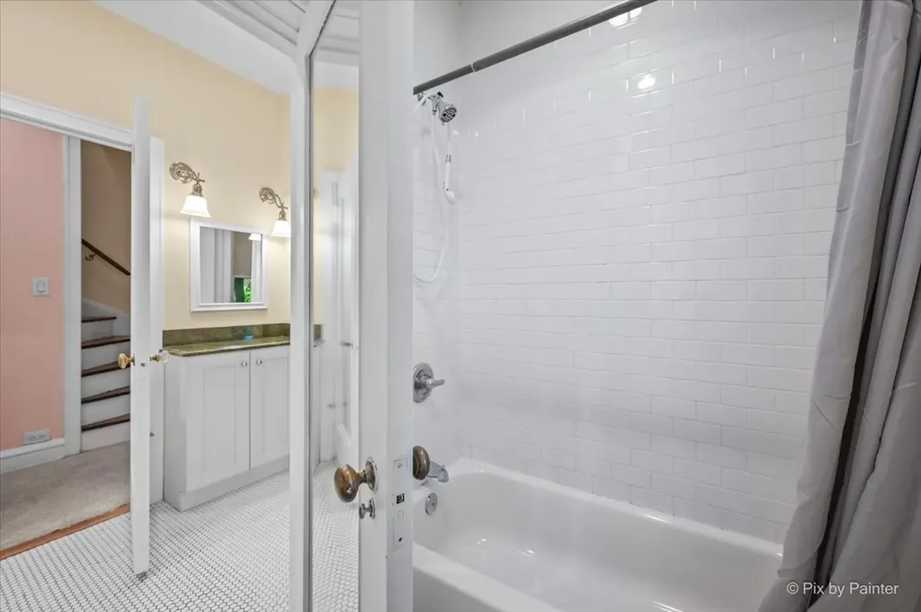 6840 South Constance Avenue Chicago IL 60649