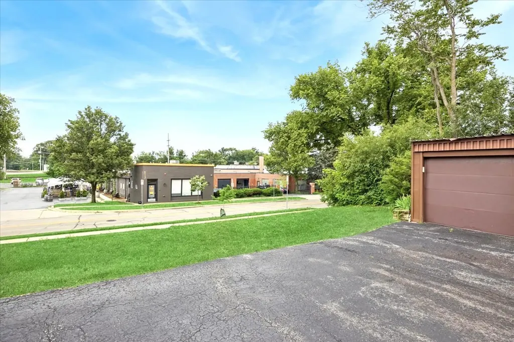 4944 Douglas Road Downers Grove IL 60515