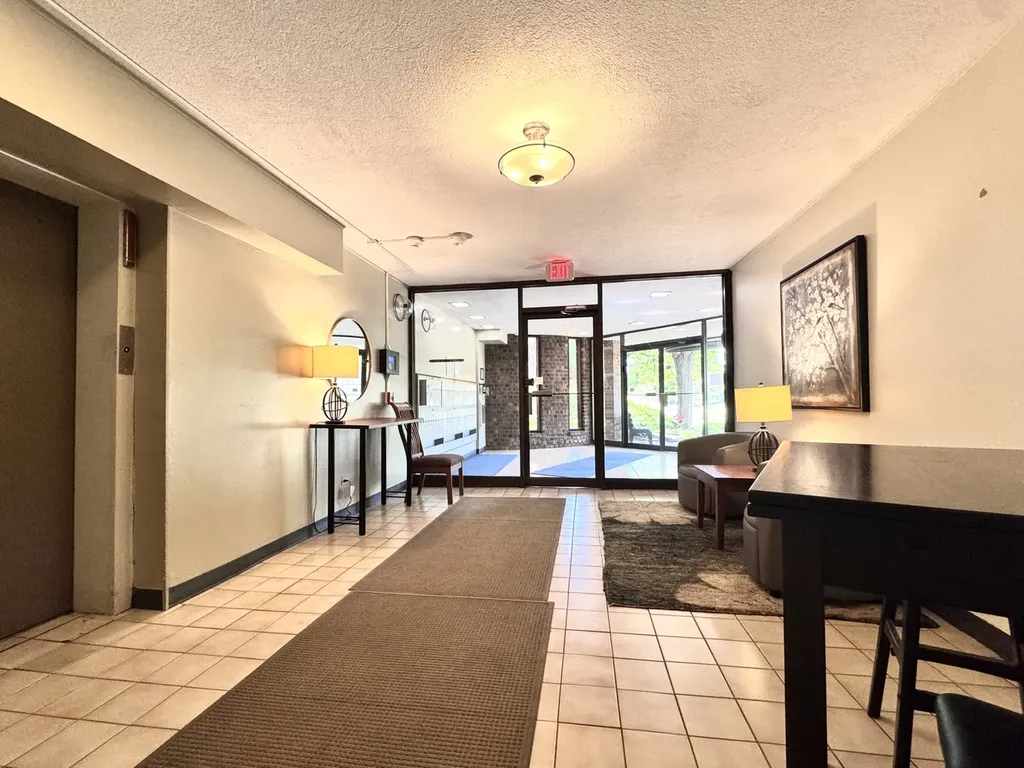 440 Raintree Court Glen Ellyn IL 60137