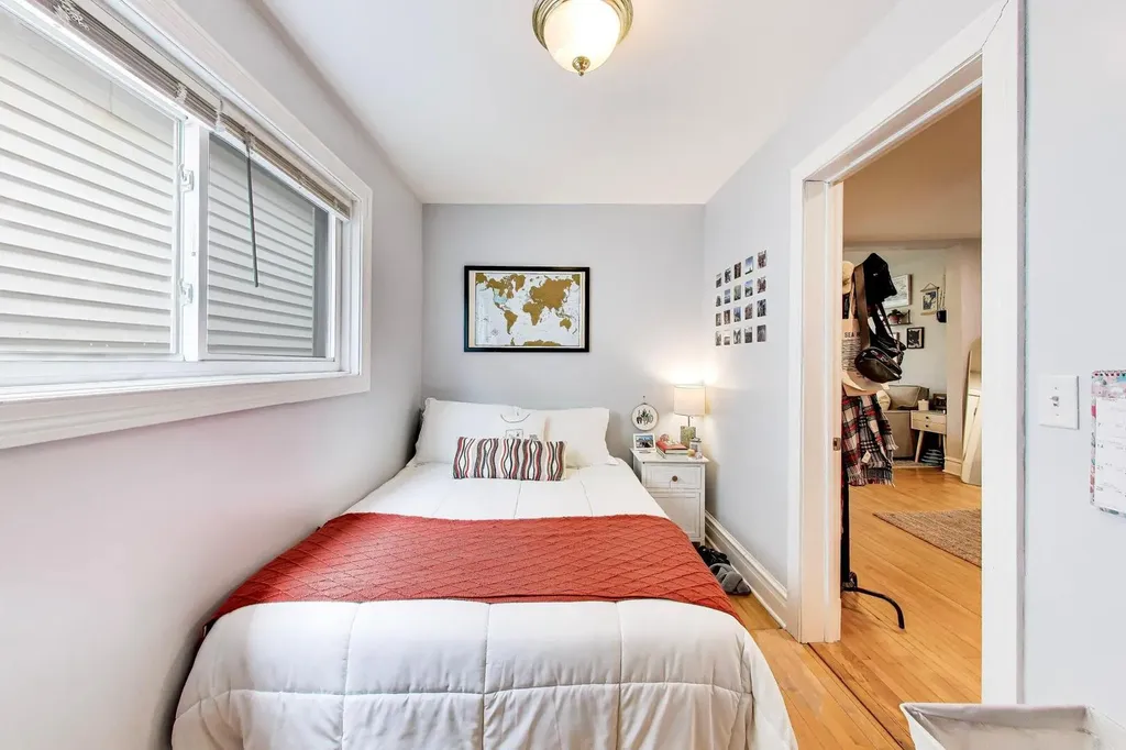 2245 West Melrose Street Chicago IL 60618