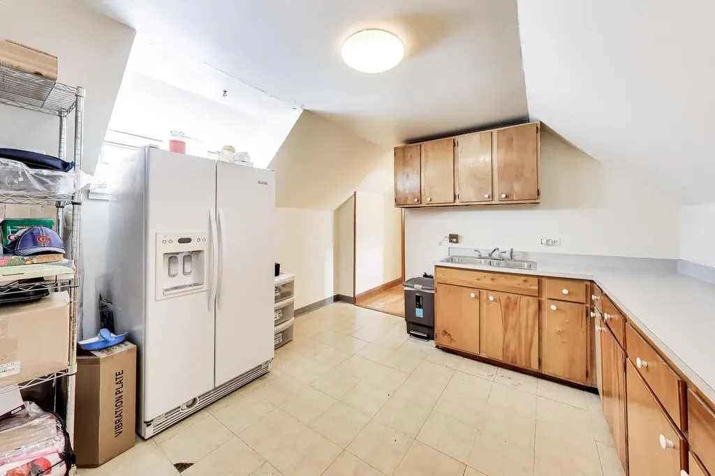 2245 West Melrose Street Chicago IL 60618