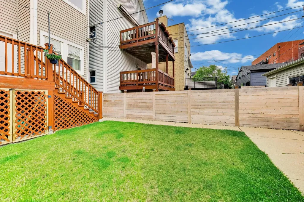 2245 West Melrose Street Chicago IL 60618
