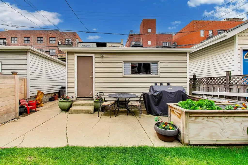 2245 West Melrose Street Chicago IL 60618
