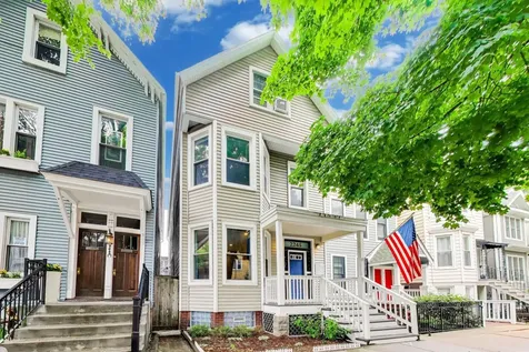 2245 West Melrose Street Chicago IL 60618