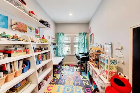 2245 West Melrose Street Chicago IL 60618