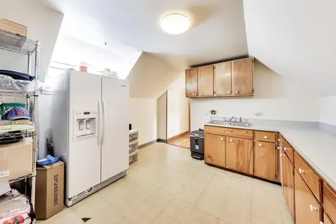 2245 West Melrose Street Chicago IL 60618