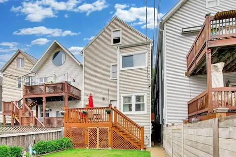 2245 West Melrose Street Chicago IL 60618