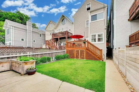 2245 West Melrose Street Chicago IL 60618