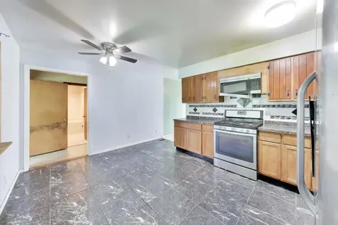 619 Parkside Circle Streamwood IL 60107