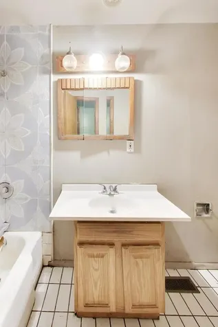 619 Parkside Circle Streamwood IL 60107