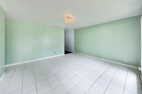 619 Parkside Circle Streamwood IL 60107