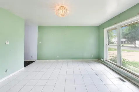 619 Parkside Circle Streamwood IL 60107