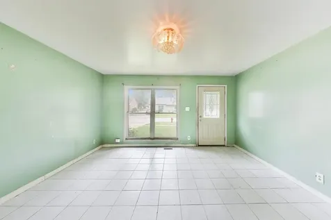 619 Parkside Circle Streamwood IL 60107