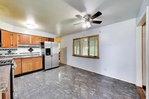619 Parkside Circle Streamwood IL 60107