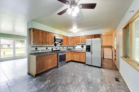 619 Parkside Circle Streamwood IL 60107