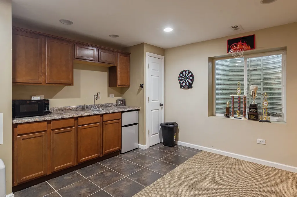 230 Ian Avenue New Lenox IL 60451