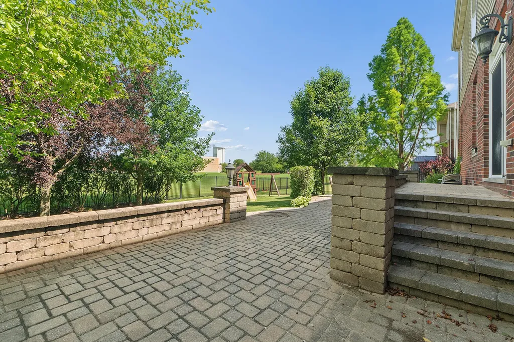 230 Ian Avenue New Lenox IL 60451
