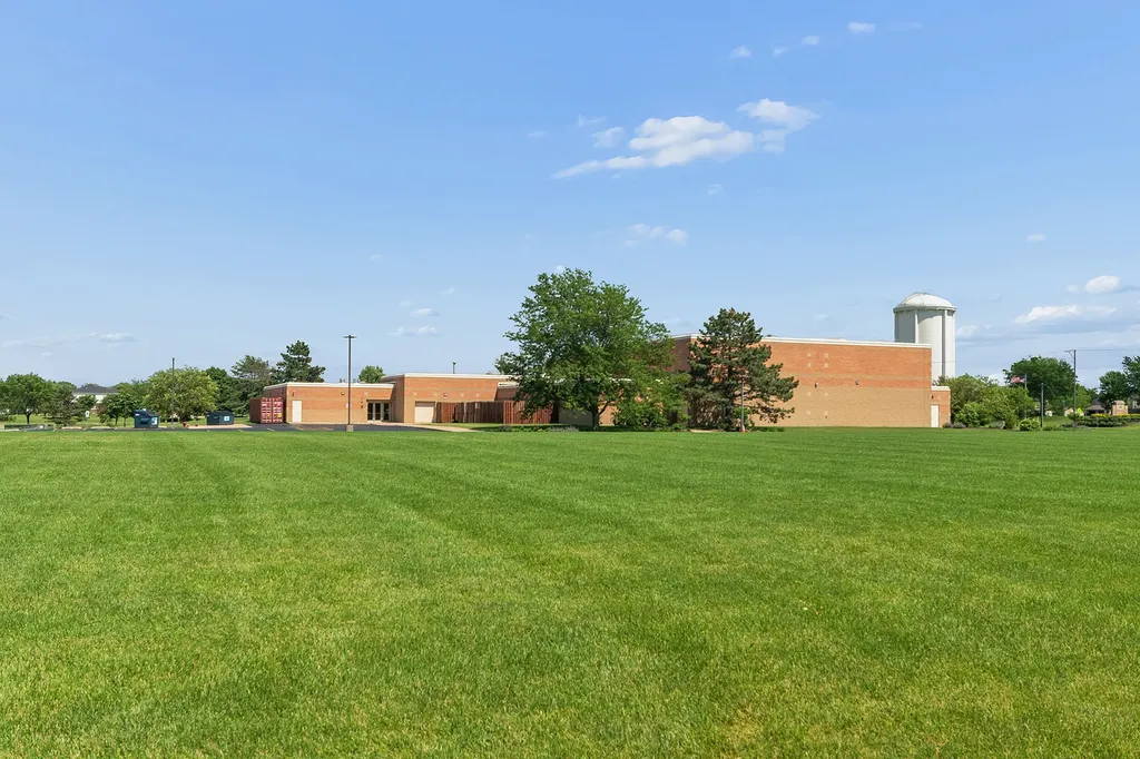 230 Ian Avenue New Lenox IL 60451