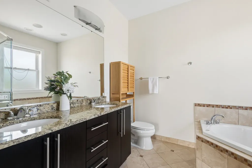 5945 North Campbell Avenue Chicago IL 60659