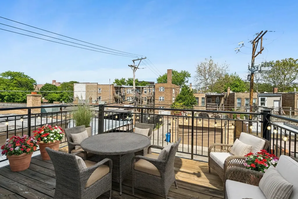 5945 North Campbell Avenue Chicago IL 60659