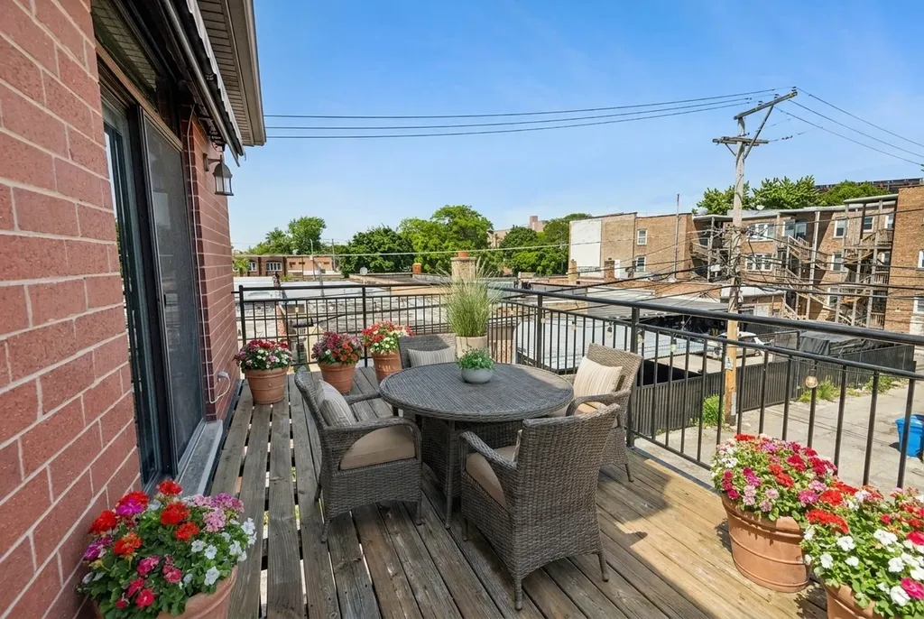 5945 North Campbell Avenue Chicago IL 60659