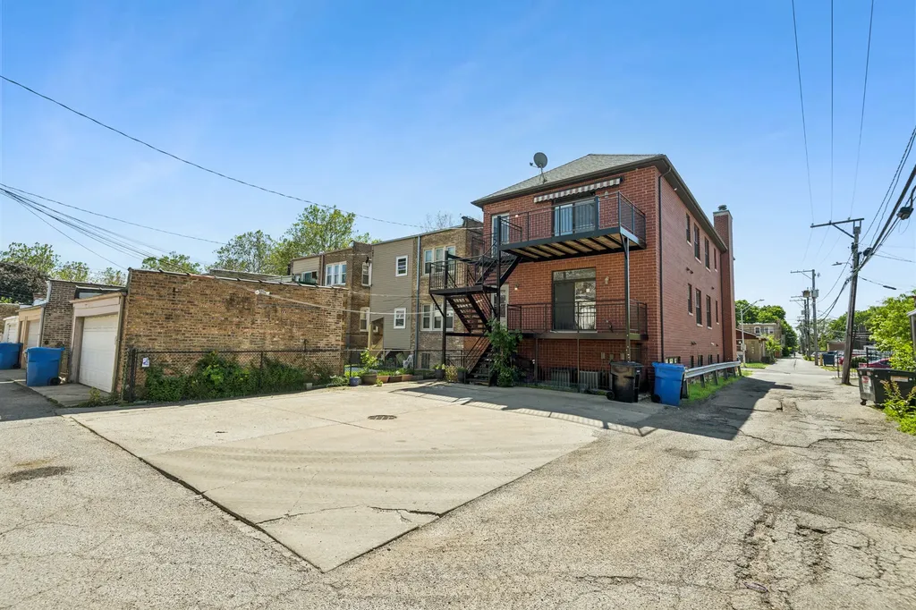 5945 North Campbell Avenue Chicago IL 60659