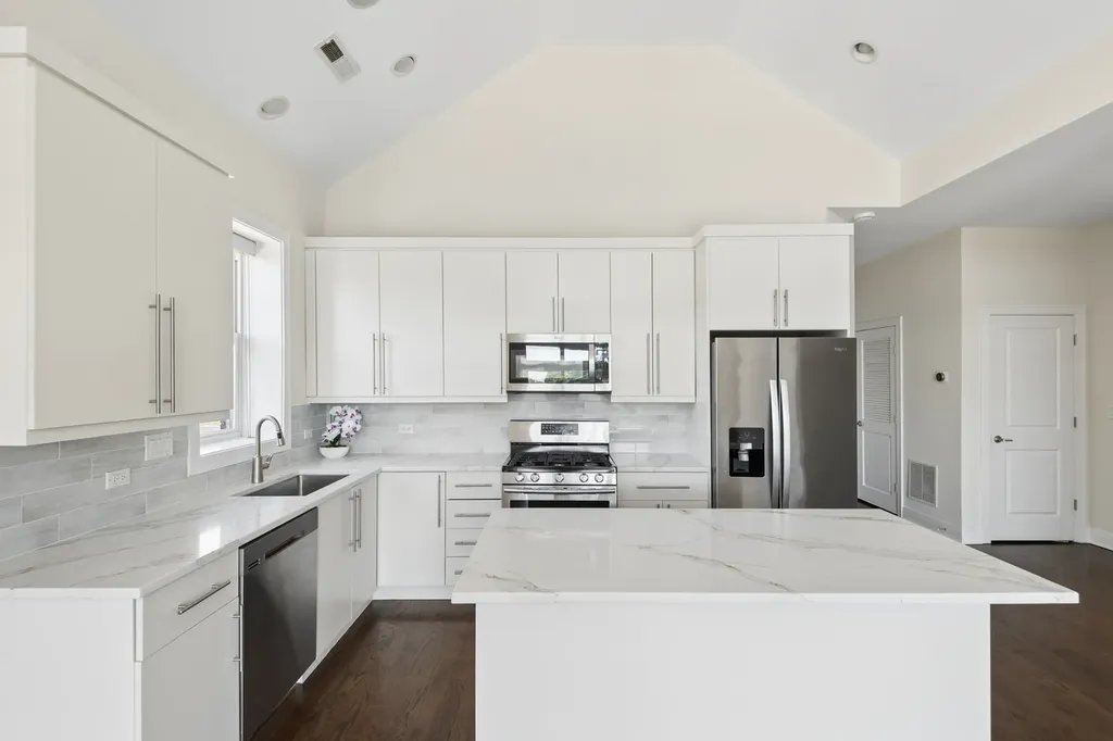 5945 North Campbell Avenue Chicago IL 60659