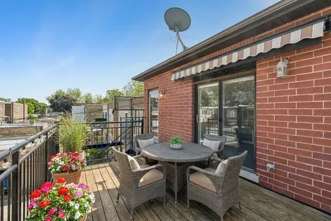 5945 North Campbell Avenue Chicago IL 60659