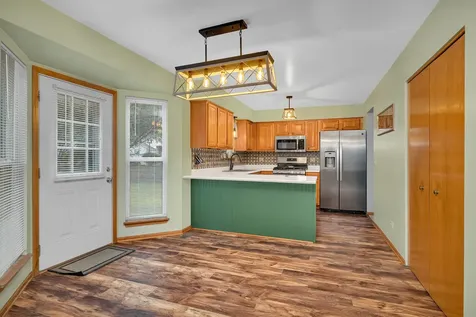 1915 Somerset Court Romeoville IL 60446