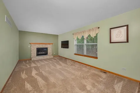 1915 Somerset Court Romeoville IL 60446