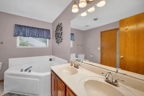 1915 Somerset Court Romeoville IL 60446
