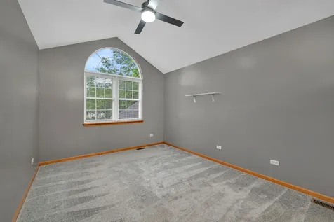 1915 Somerset Court Romeoville IL 60446