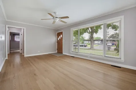 1290 Margret Street Des Plaines IL 60018