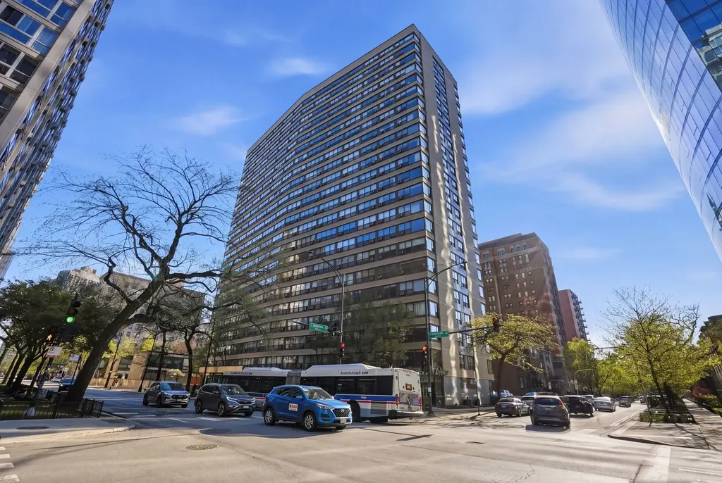 2930 North Sheridan Road Chicago IL 60657