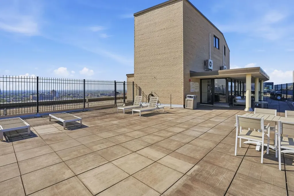 2930 North Sheridan Road Chicago IL 60657