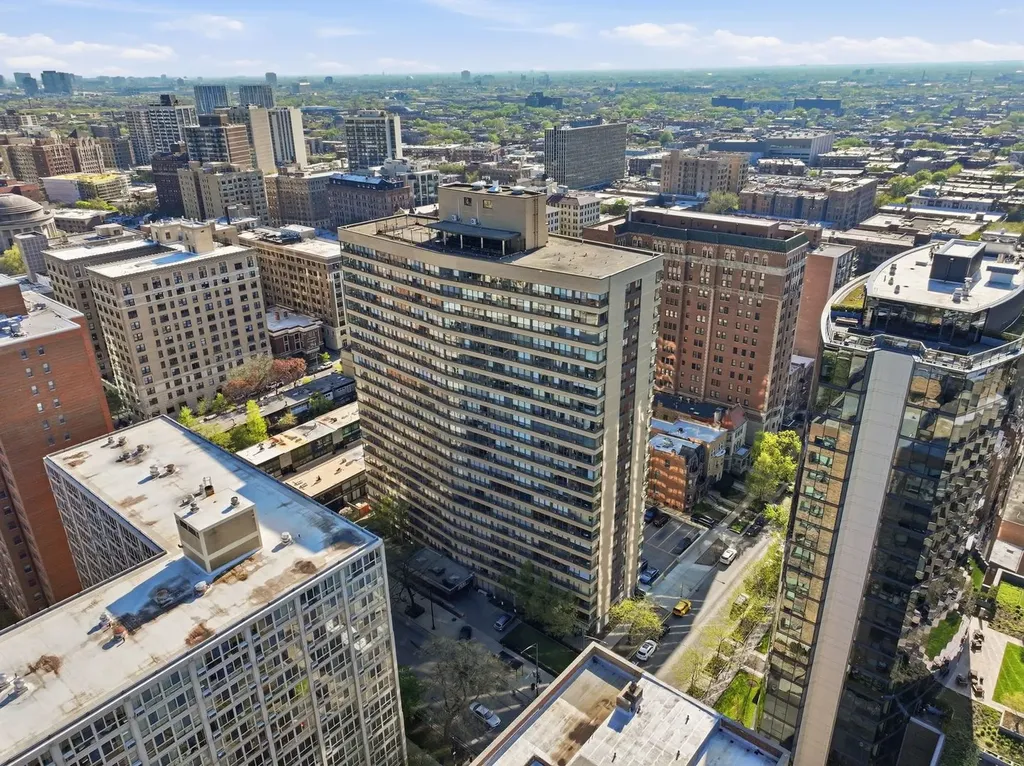 2930 North Sheridan Road Chicago IL 60657