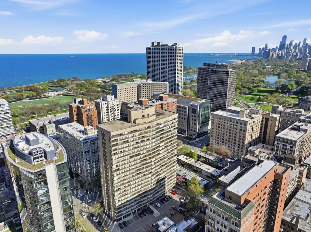 2930 North Sheridan Road Chicago IL 60657