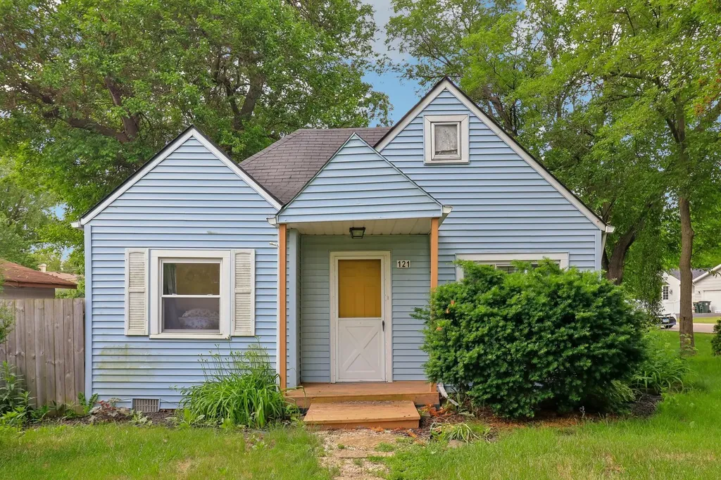 121 Beachview Drive Round Lake Beach IL 60073