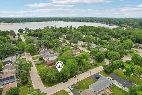 121 Beachview Drive Round Lake Beach IL 60073
