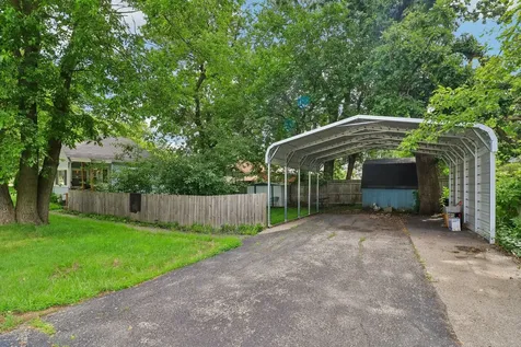 121 Beachview Drive Round Lake Beach IL 60073