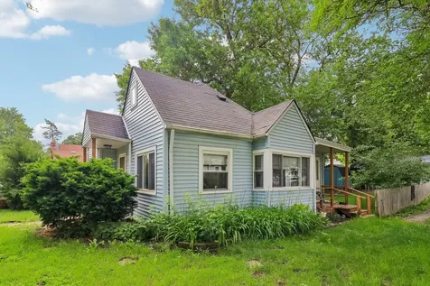 121 Beachview Drive Round Lake Beach IL 60073