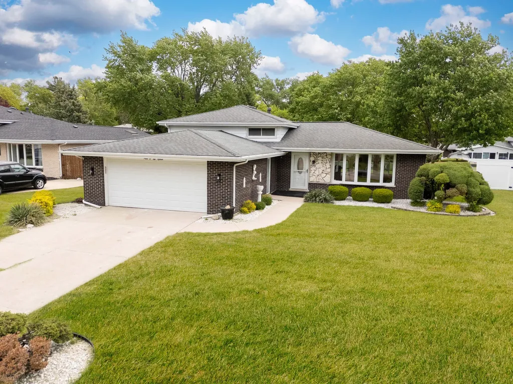 9S215 Florence Avenue Downers Grove IL 60516