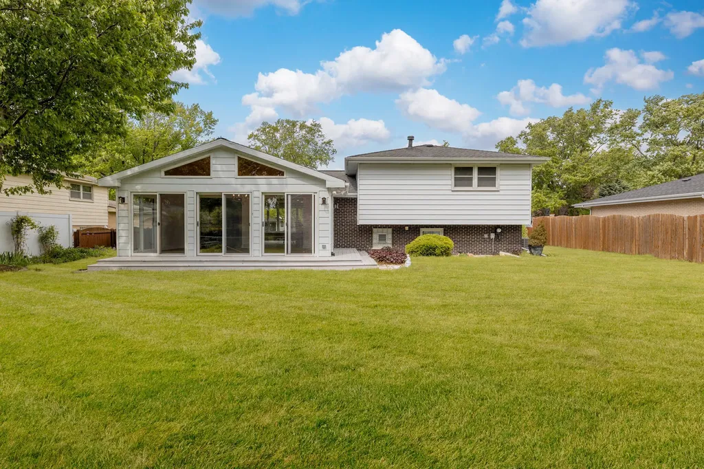 9S215 Florence Avenue Downers Grove IL 60516