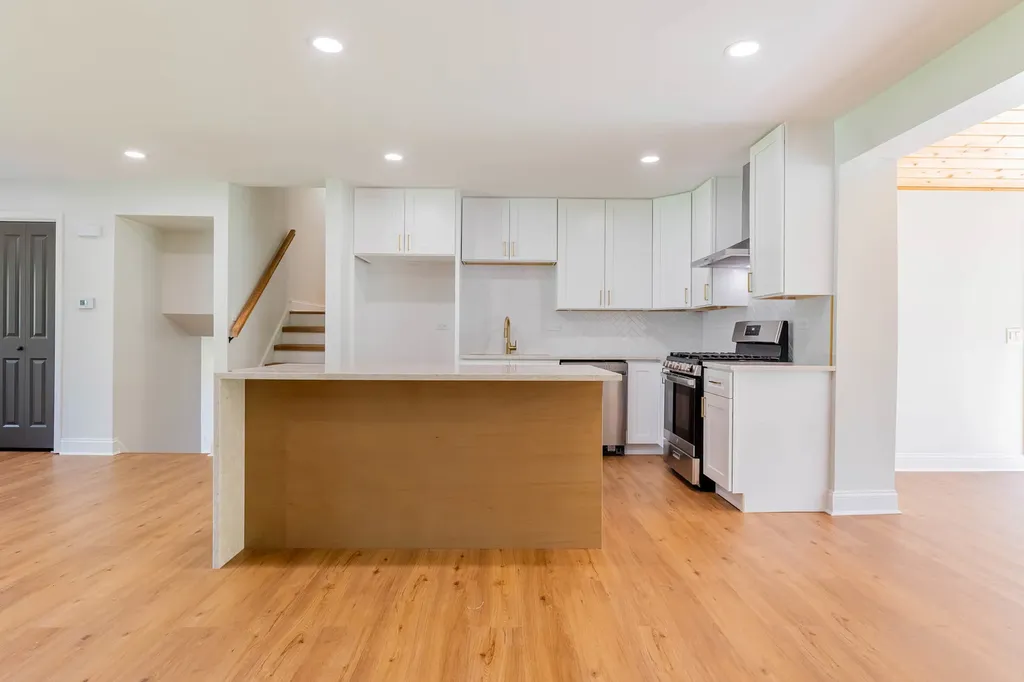 9S215 Florence Avenue Downers Grove IL 60516