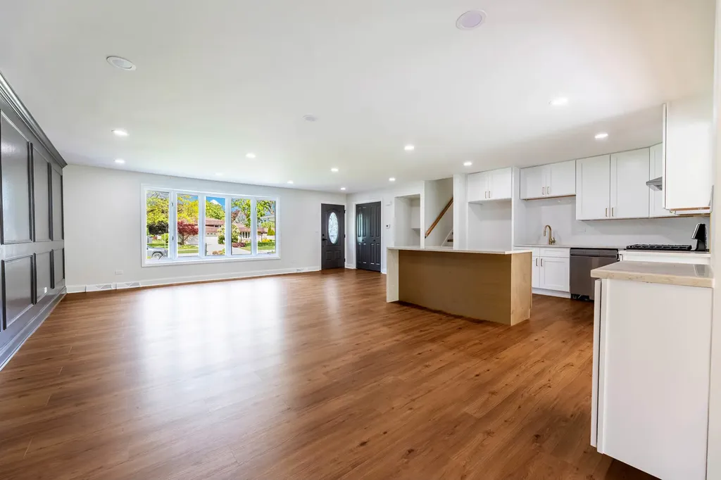 9S215 Florence Avenue Downers Grove IL 60516