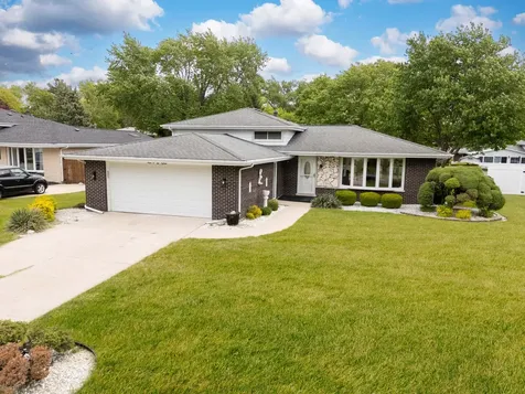 9S215 Florence Avenue Downers Grove IL 60516