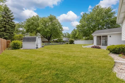 9S215 Florence Avenue Downers Grove IL 60516