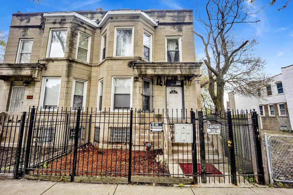2714 West Lexington Street Chicago IL 60612