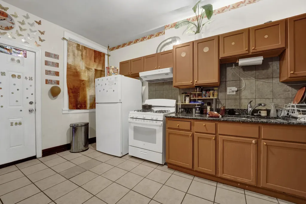 2714 West Lexington Street Chicago IL 60612